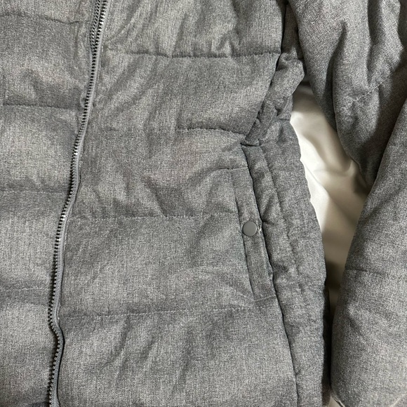 Women’s Old Navy Puffer Jacket - Picture 3 of 4